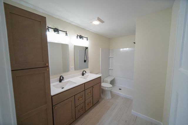 204 E Lillian Avenue, Conrad, IA 50621