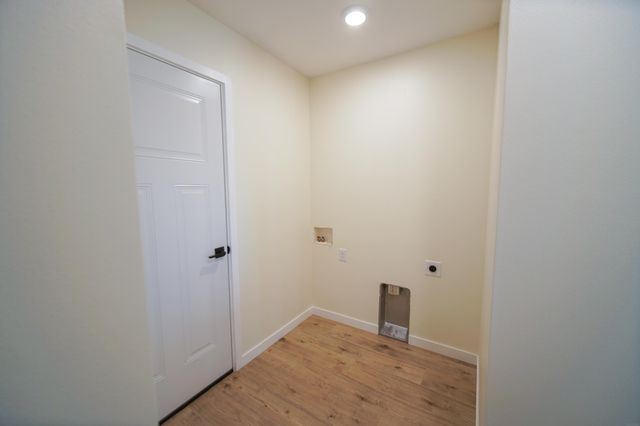204 E Lillian Avenue, Conrad, IA 50621