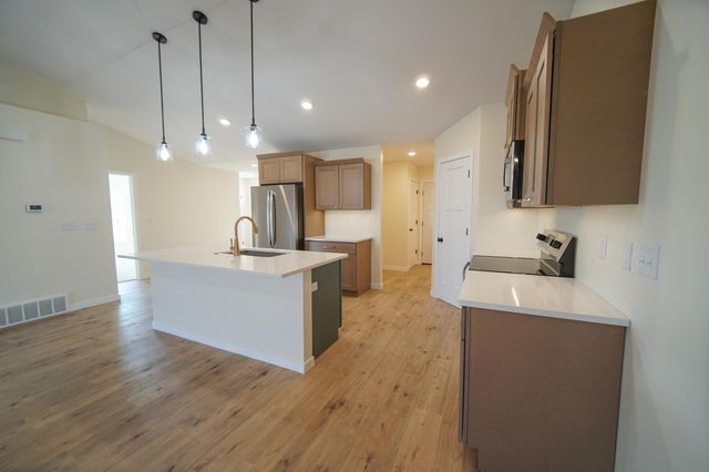 204 E Lillian Avenue, Conrad, IA 50621
