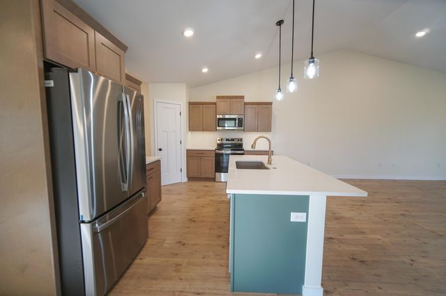 204 E Lillian Avenue, Conrad, IA 50621