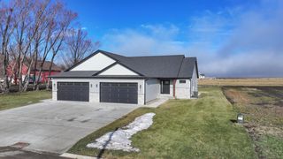 204 E Lillian Avenue, Conrad, IA 50621