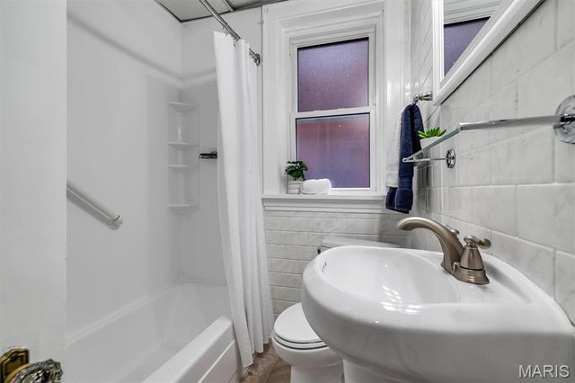 5185 Goethe Avenue, St Louis, MO 63109