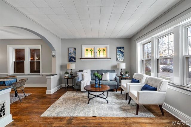 5185 Goethe Avenue, St Louis, MO 63109