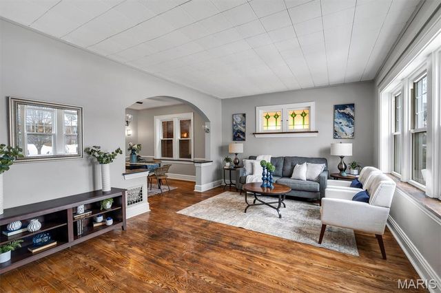 5185 Goethe Avenue, St Louis, MO 63109