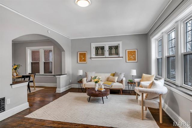 5185 Goethe Avenue, St Louis, MO 63109