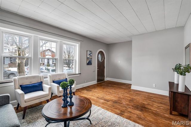 5185 Goethe Avenue, St Louis, MO 63109