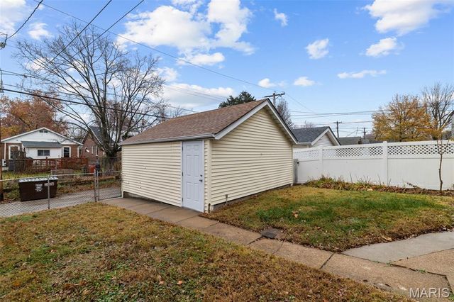 5185 Goethe Avenue, St Louis, MO 63109