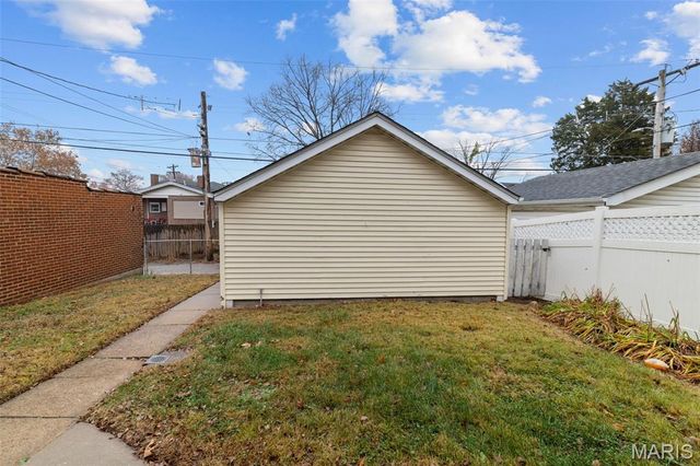5185 Goethe Avenue, St Louis, MO 63109