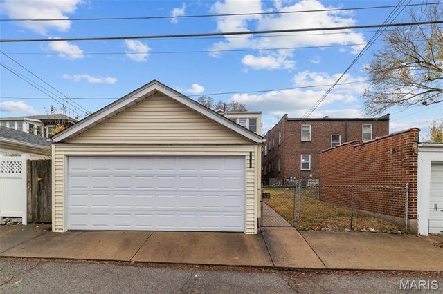 5185 Goethe Avenue, St Louis, MO 63109