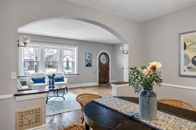 5185 Goethe Avenue, St Louis, MO 63109