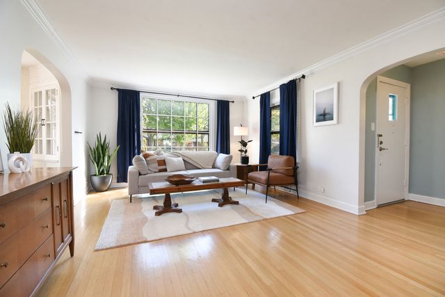 736 S Ashland Avenue, La Grange, IL 60525