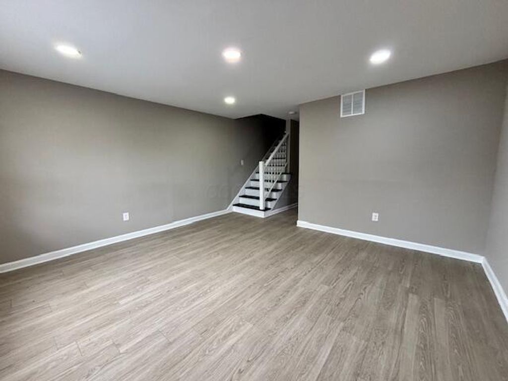 855 Oakland Park Avenue, Columbus, OH 43224