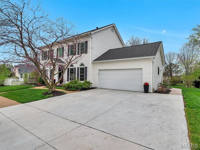 205 Harbour Pointe Drive, Wildwood, MO 63040