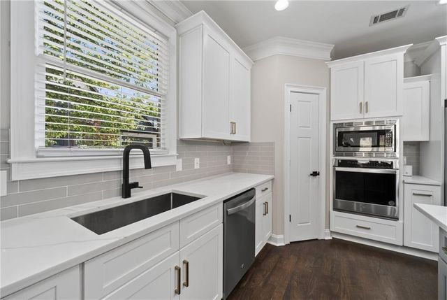 2073 Millcrest Drive, Hoschton, GA 30548
