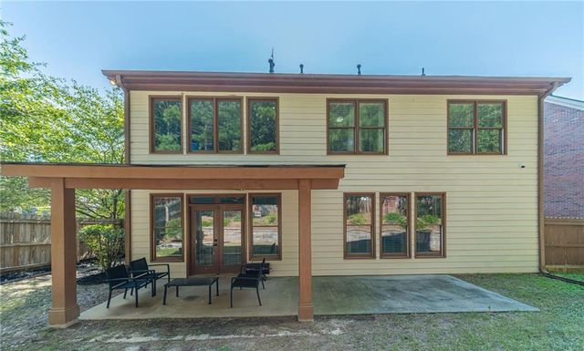 2073 Millcrest Drive, Hoschton, GA 30548