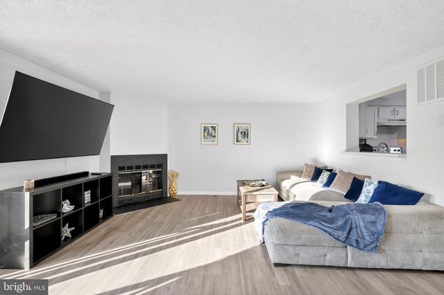 15400 NEMAN DR, Bowie, MD 20716