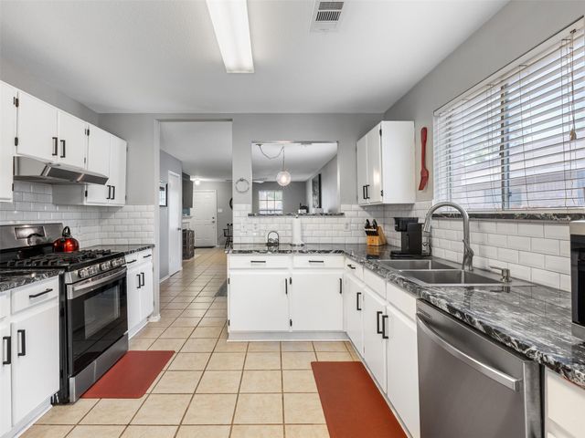 1104 Laurelleaf DR, Pflugerville, TX 78660