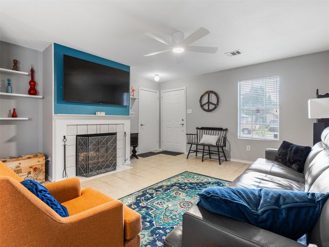 1104 Laurelleaf DR, Pflugerville, TX 78660