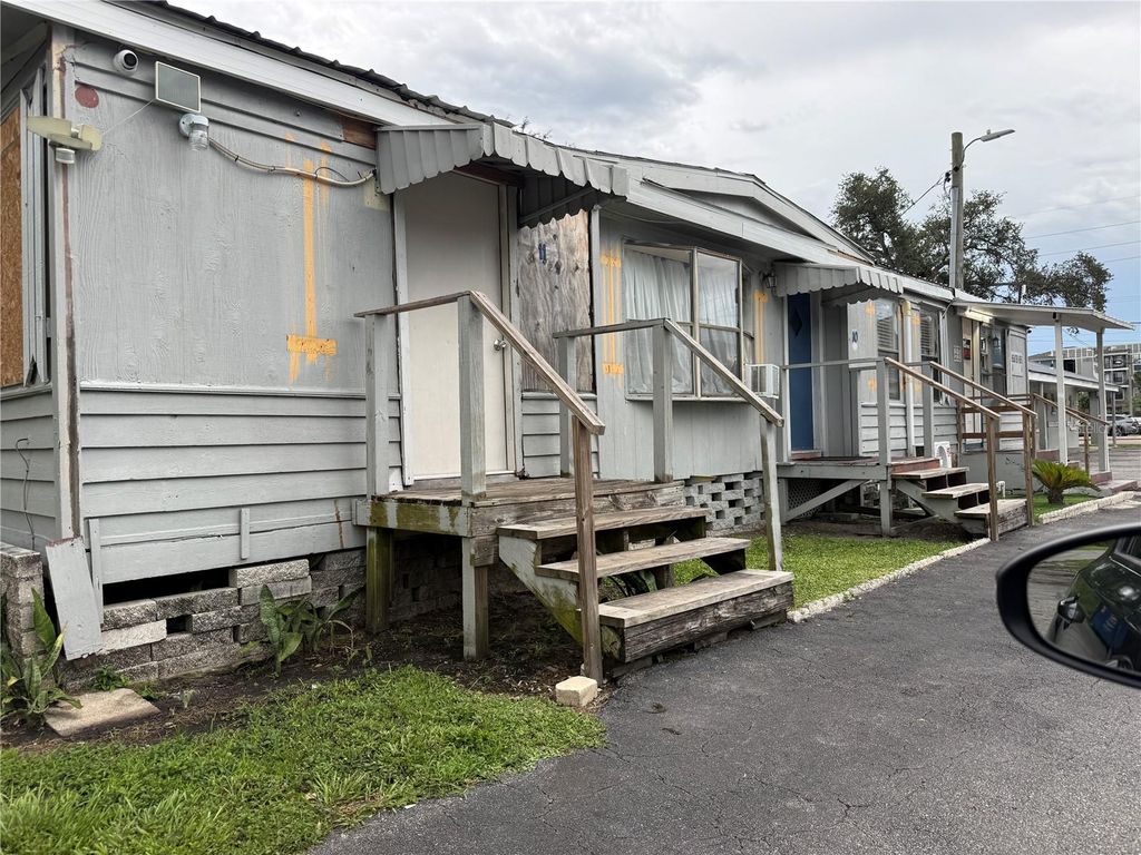Image 11 of property listing at 6435 W HILLSBOROUGH AVENUE, Tampa, FL 33634