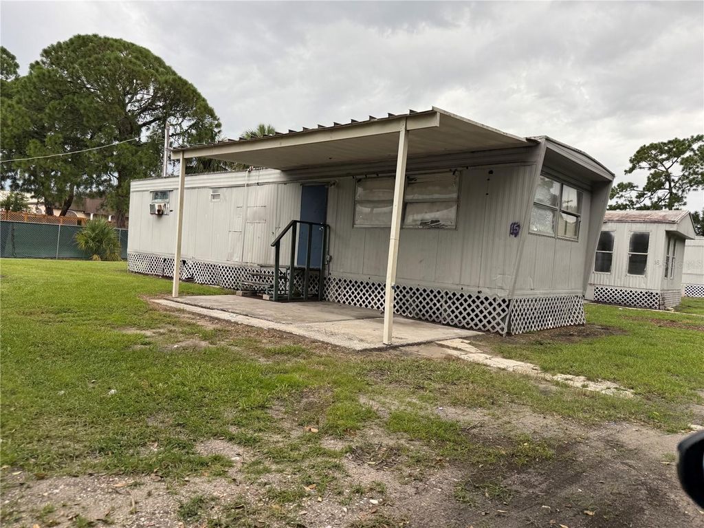 Image 6 of property listing at 6435 W HILLSBOROUGH AVENUE, Tampa, FL 33634
