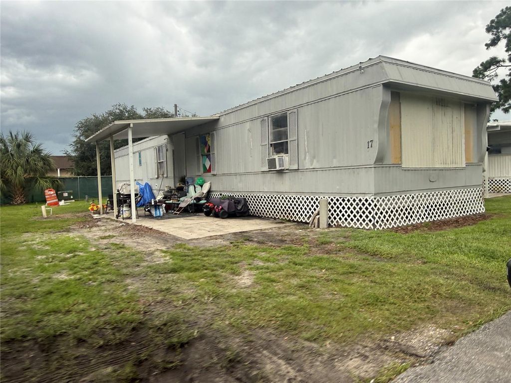 Image 8 of property listing at 6435 W HILLSBOROUGH AVENUE, Tampa, FL 33634