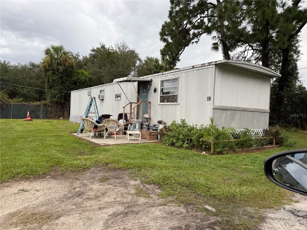 Image 10 of property listing at 6435 W HILLSBOROUGH AVENUE, Tampa, FL 33634
