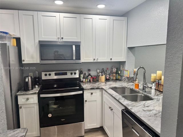 10332 Sunrise Lakes Boulevard 106, Sunrise, FL 33322
