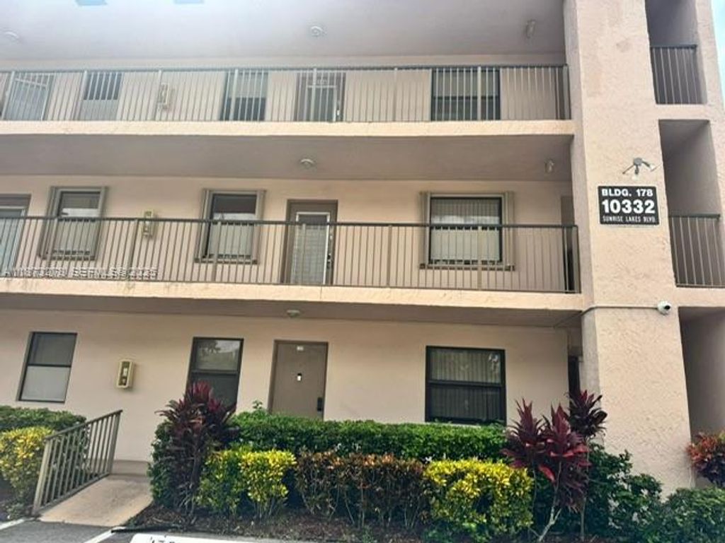 10332 Sunrise Lakes Boulevard 106, Sunrise, FL 33322