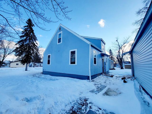 215 3rd Street NW, Wadena, MN 56482