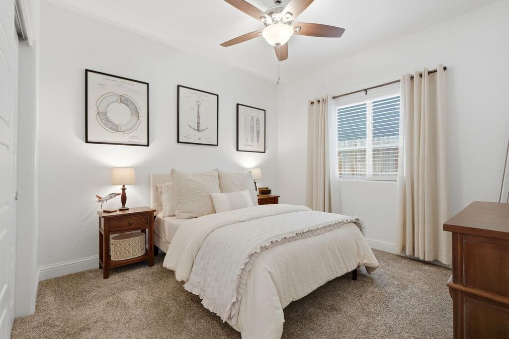 Image 14 of property listing at 2587 W Heather Lane, Hanford, CA 93230