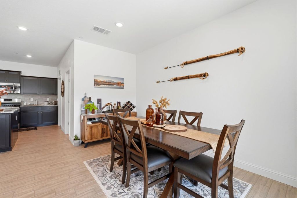 Image 21 of property listing at 2587 W Heather Lane, Hanford, CA 93230