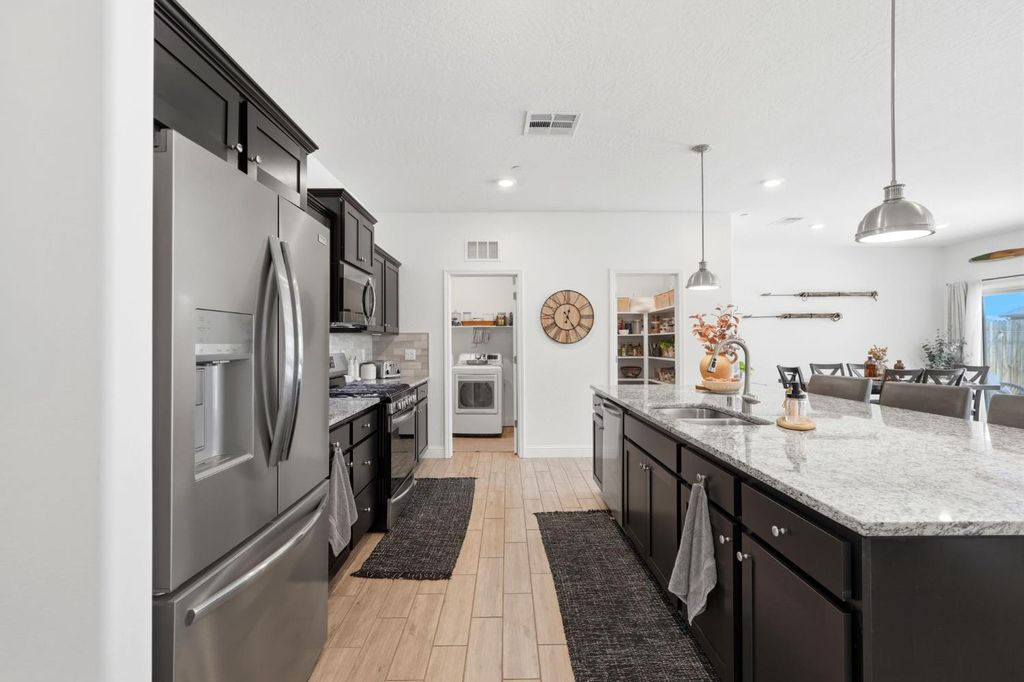 Image 31 of property listing at 2587 W Heather Lane, Hanford, CA 93230