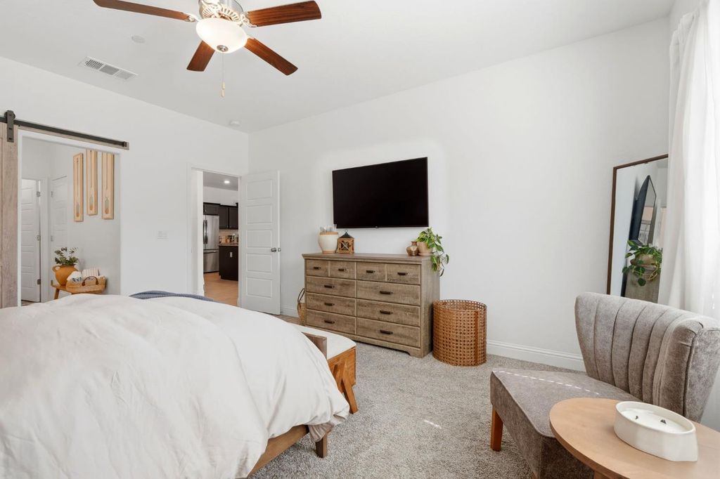 Image 36 of property listing at 2587 W Heather Lane, Hanford, CA 93230