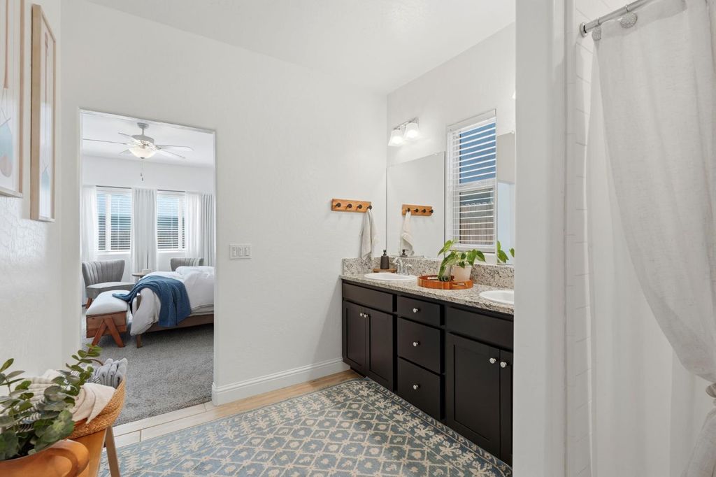 Image 39 of property listing at 2587 W Heather Lane, Hanford, CA 93230