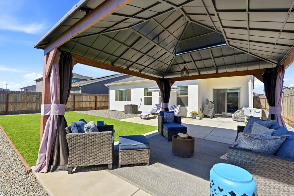 Image 44 of property listing at 2587 W Heather Lane, Hanford, CA 93230