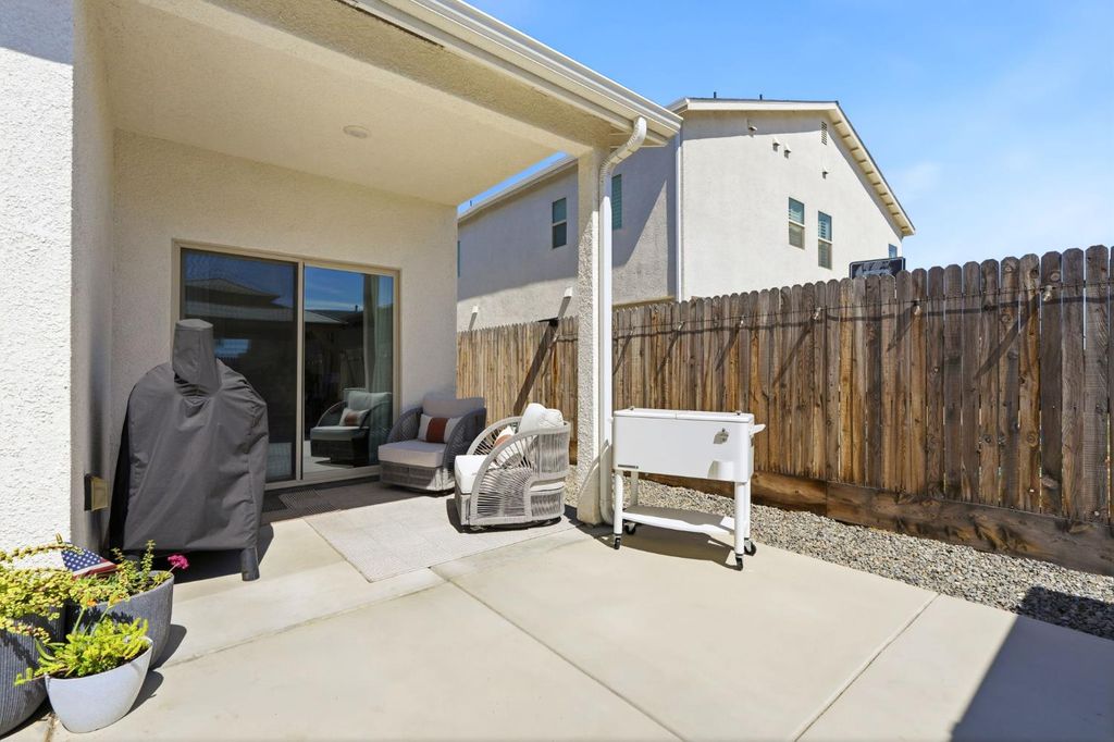 Image 50 of property listing at 2587 W Heather Lane, Hanford, CA 93230