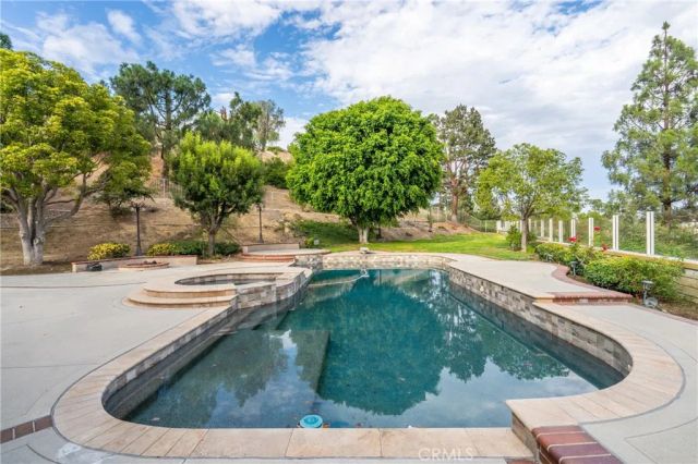 27880 Mount Whitney, Yorba Linda, CA 92887