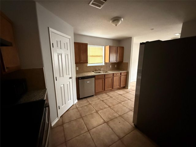 311 Kansas Street, Bacliff, TX 77518