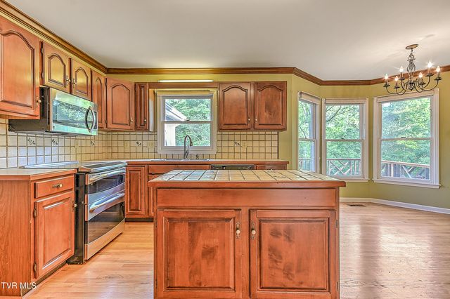 332 Chesterfield Drive, Kingsport, TN 37663