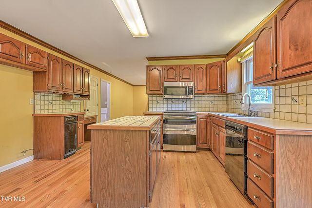 332 Chesterfield Drive, Kingsport, TN 37663