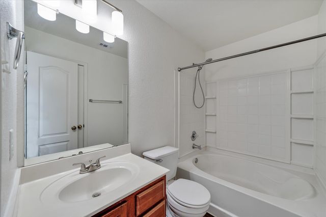 214 Calixto CT, San Marcos, TX 78666