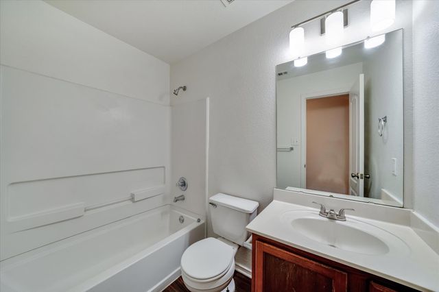 214 Calixto CT, San Marcos, TX 78666
