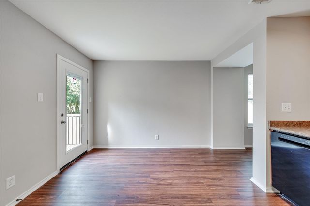214 Calixto CT, San Marcos, TX 78666