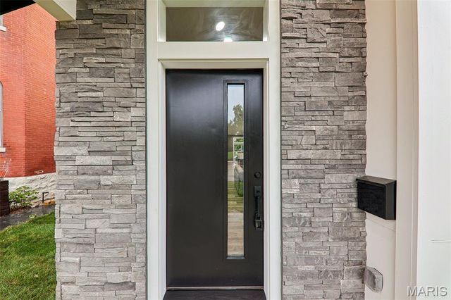 2925 Lafayette Avenue, St Louis, MO 63104