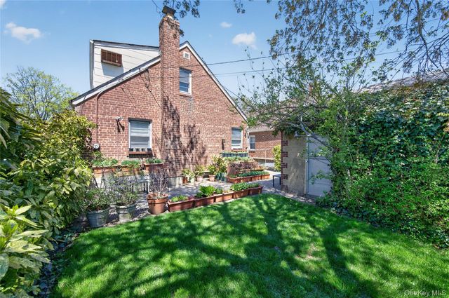 160 Albermarle Avenue, Valley Stream, NY 11580