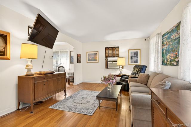 160 Albermarle Avenue, Valley Stream, NY 11580