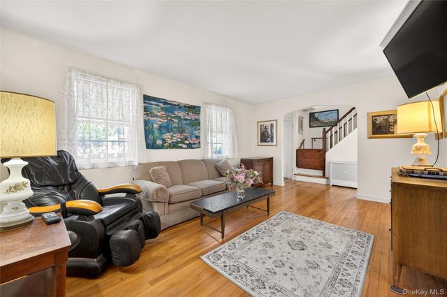 160 Albermarle Avenue, Valley Stream, NY 11580