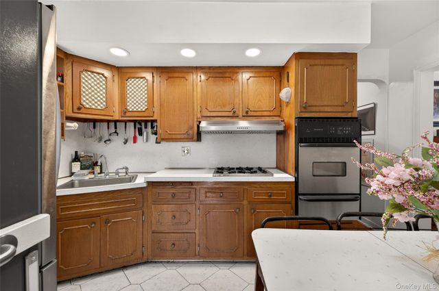 160 Albermarle Avenue, Valley Stream, NY 11580