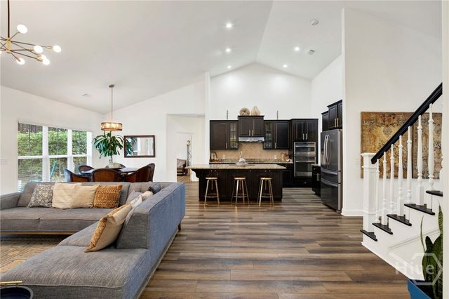 2002 Woodside Crossing, Savannah, GA 31405