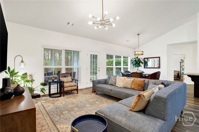 2002 Woodside Crossing, Savannah, GA 31405